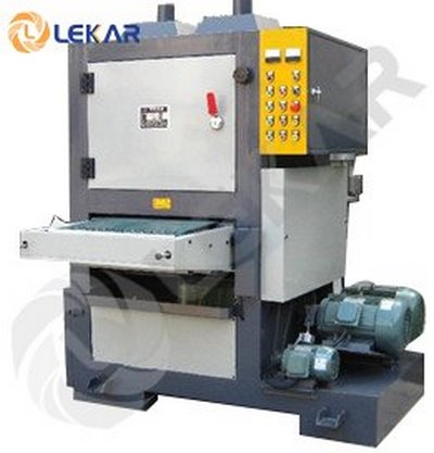 Máy đánh xước phẳng tự động 1 mặt LK-08C360-2D-N-28, 3 tổ mài (2 tỏ mài đai, 1 tỏ mài nỉ), bản rộng 600mm, băng truyền, không có rung lắc, động cơ 28 kW